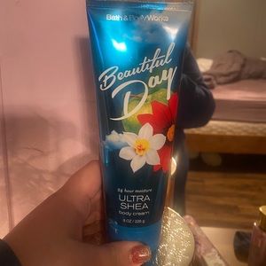 Bath & Body Works Beautiful Day 8 oz Lotion